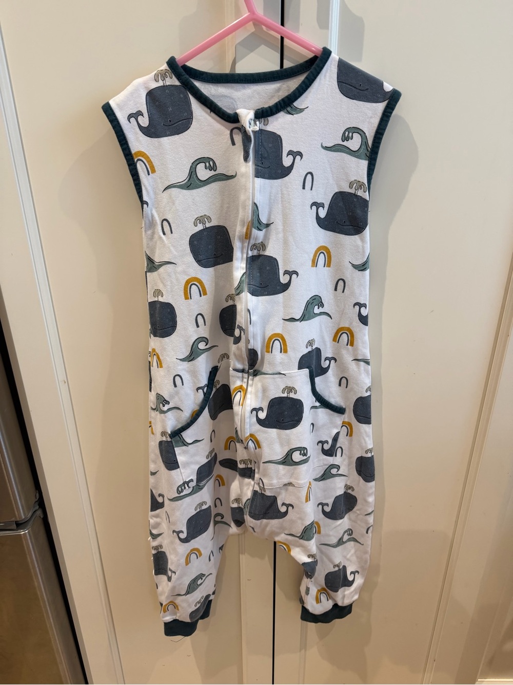 Kids Sleeveless 18-36m wearable Romper Pajamas in White with Navy Whale Print
